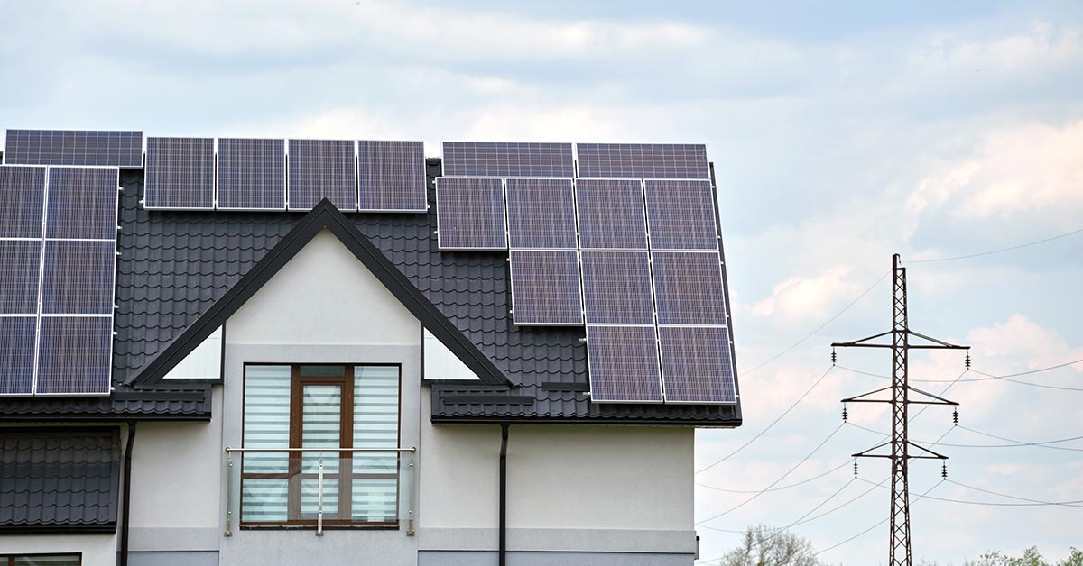 Painéis solares para autoconsumo numa casa em Portugal