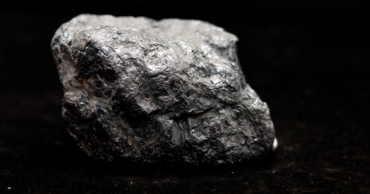 Platina vs ouro: diferenças em joalharia e investimento